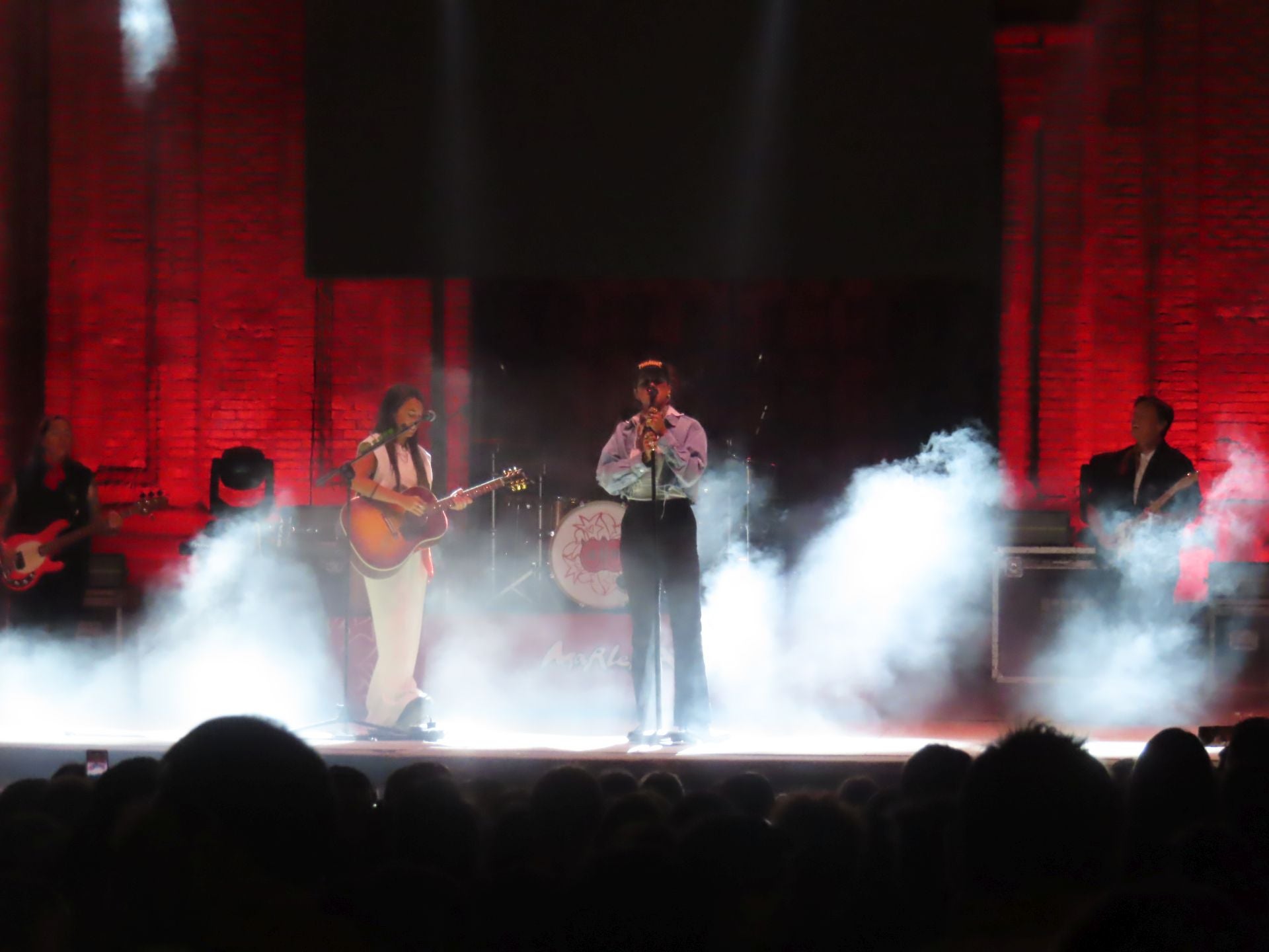 Comida popular y fiesta en el día joven en Alfaro