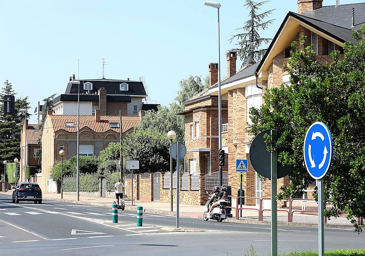 Algunas de las viviendas situadas en avenida de Madrid.