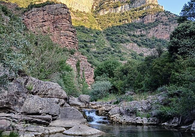 Una de las pozas que se forman en el Cañón del Leza.