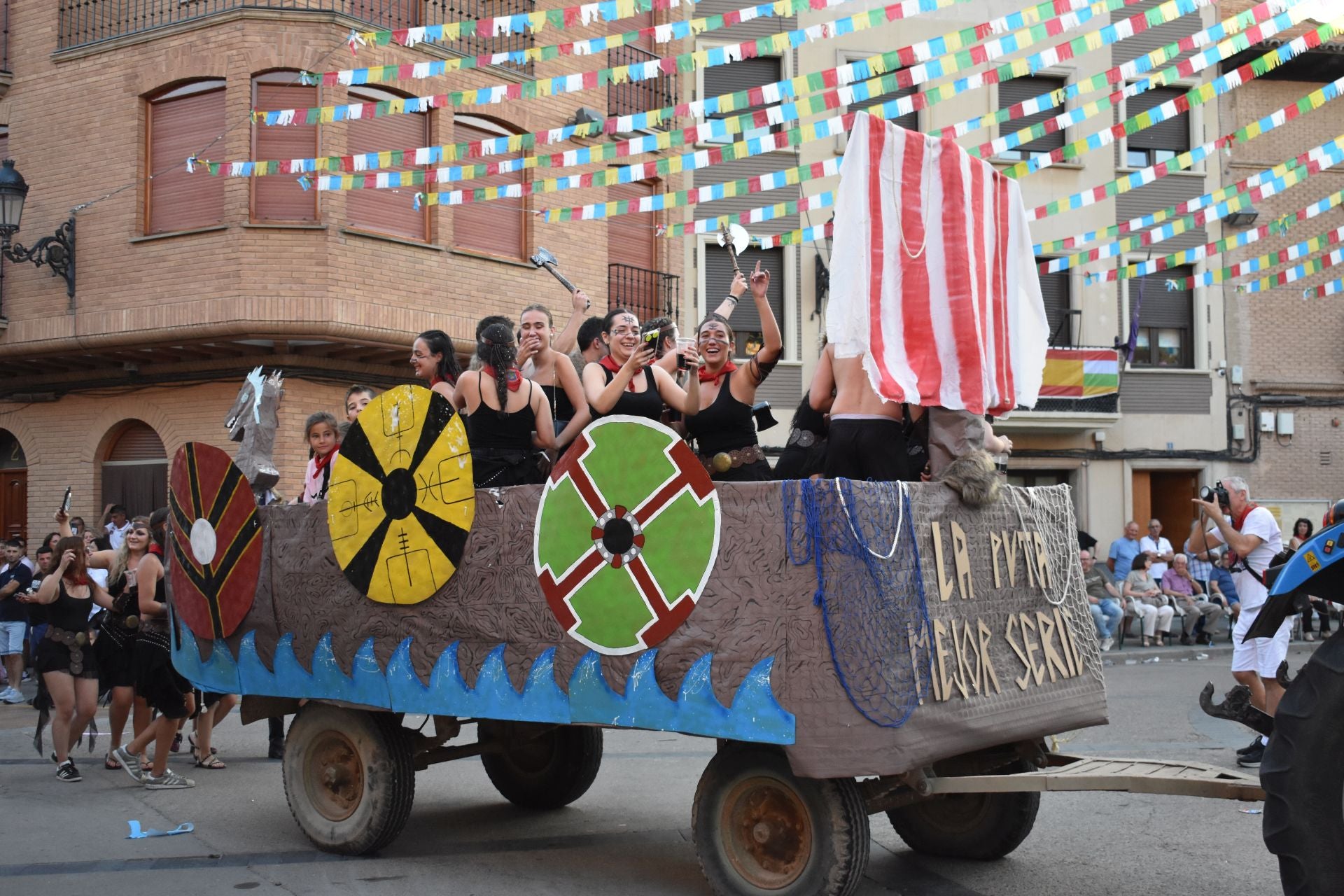 Todo el color de las fiestas de Aldanueva de Ebro