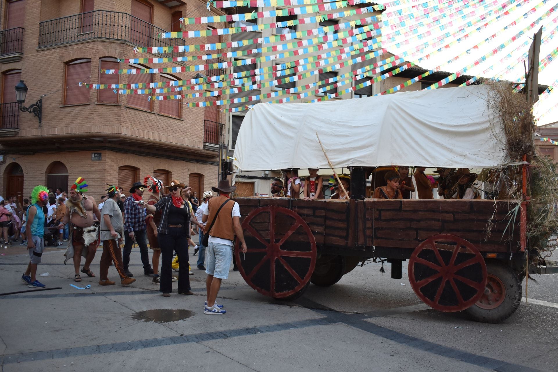Todo el color de las fiestas de Aldanueva de Ebro