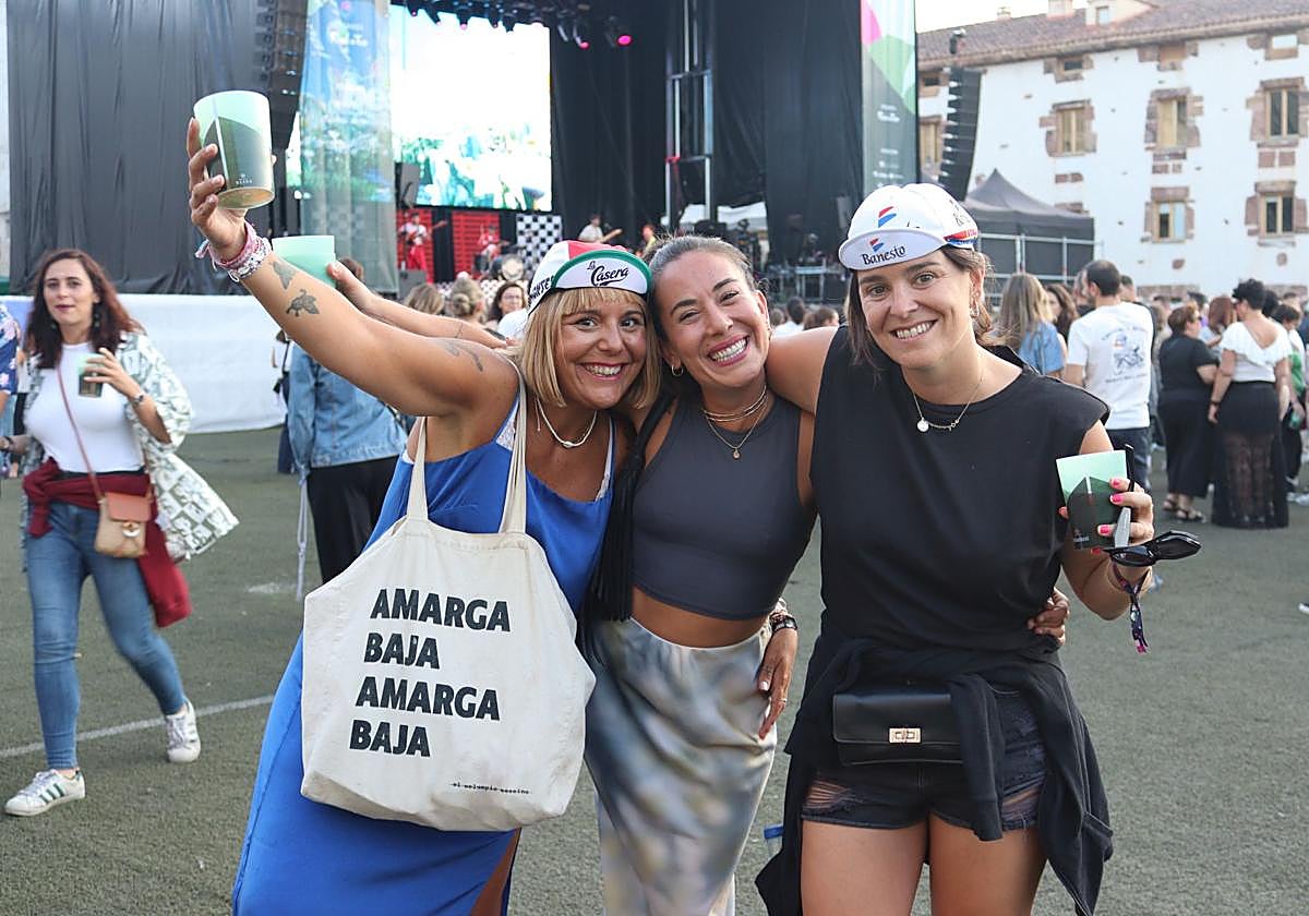 Ambiente festivo en la segunda noche del Ezcaray Fest