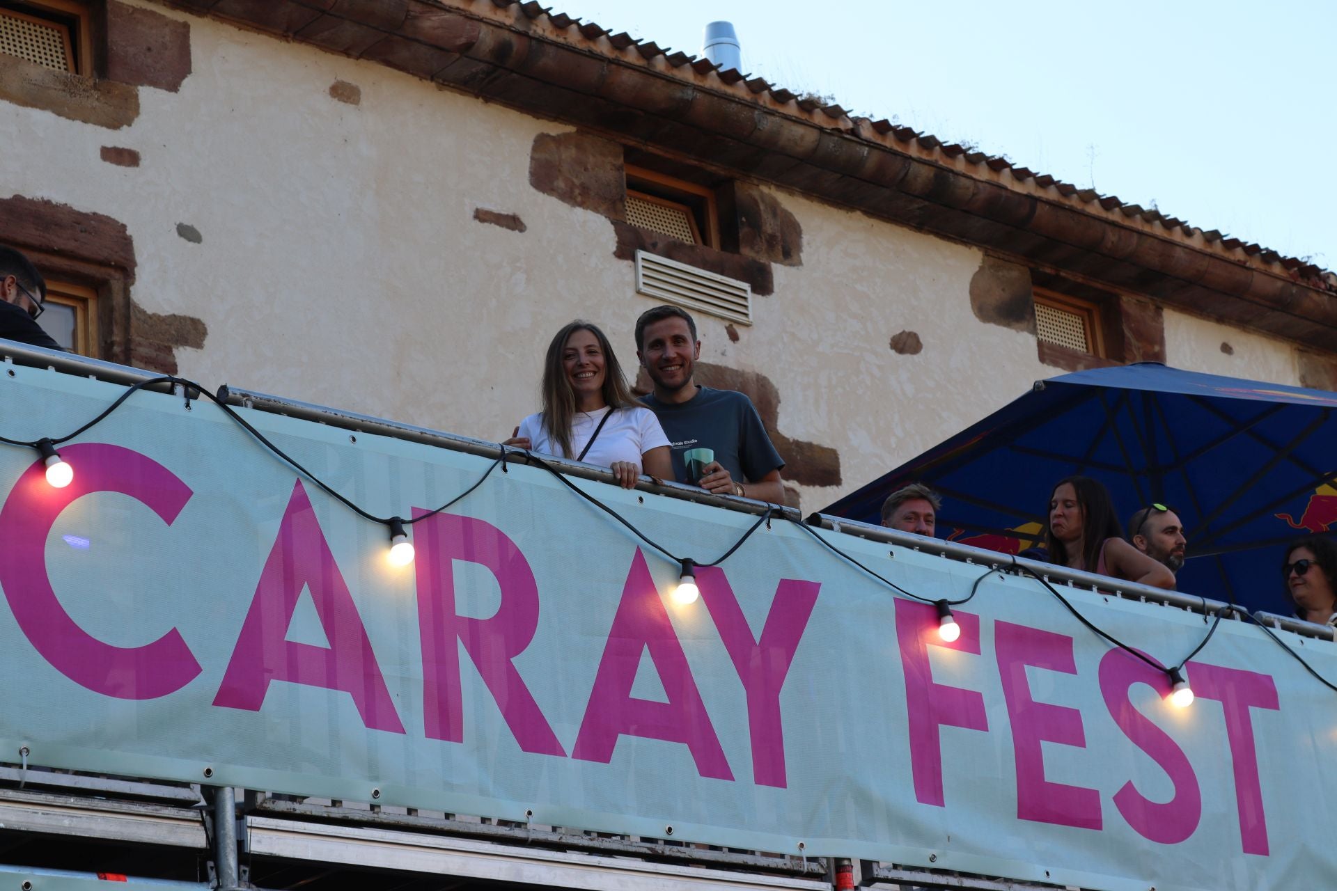 Ambiente festivo en la segunda noche del Ezcaray Fest