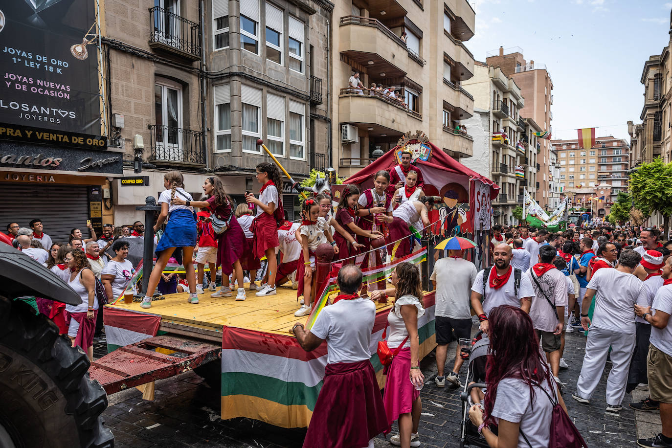 Chupinazo y carrozas: las primeras imágenes de Calahorra en fiestas
