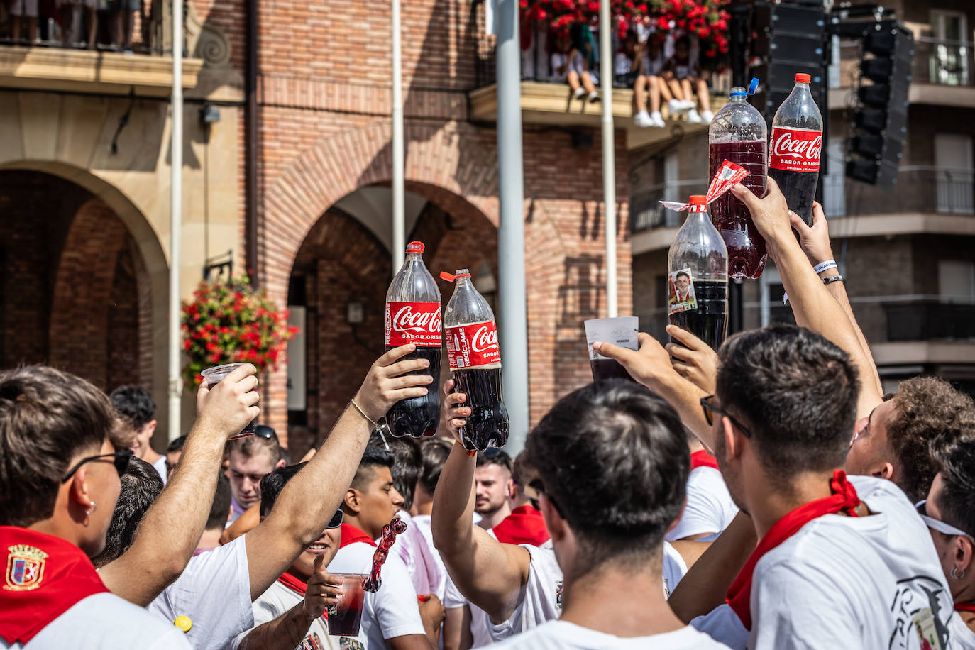 Chupinazo y carrozas: las primeras imágenes de Calahorra en fiestas