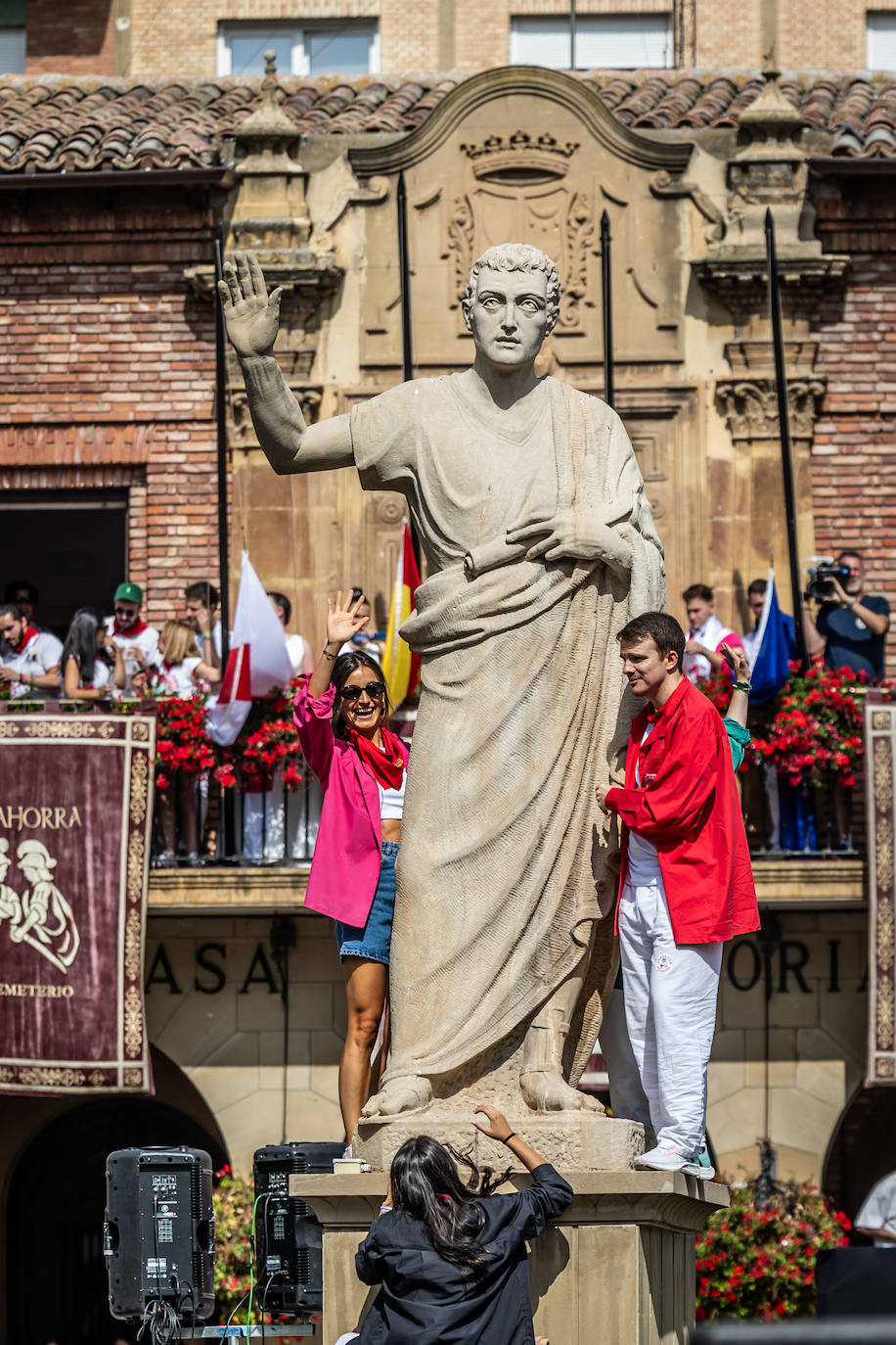 Chupinazo y carrozas: las primeras imágenes de Calahorra en fiestas