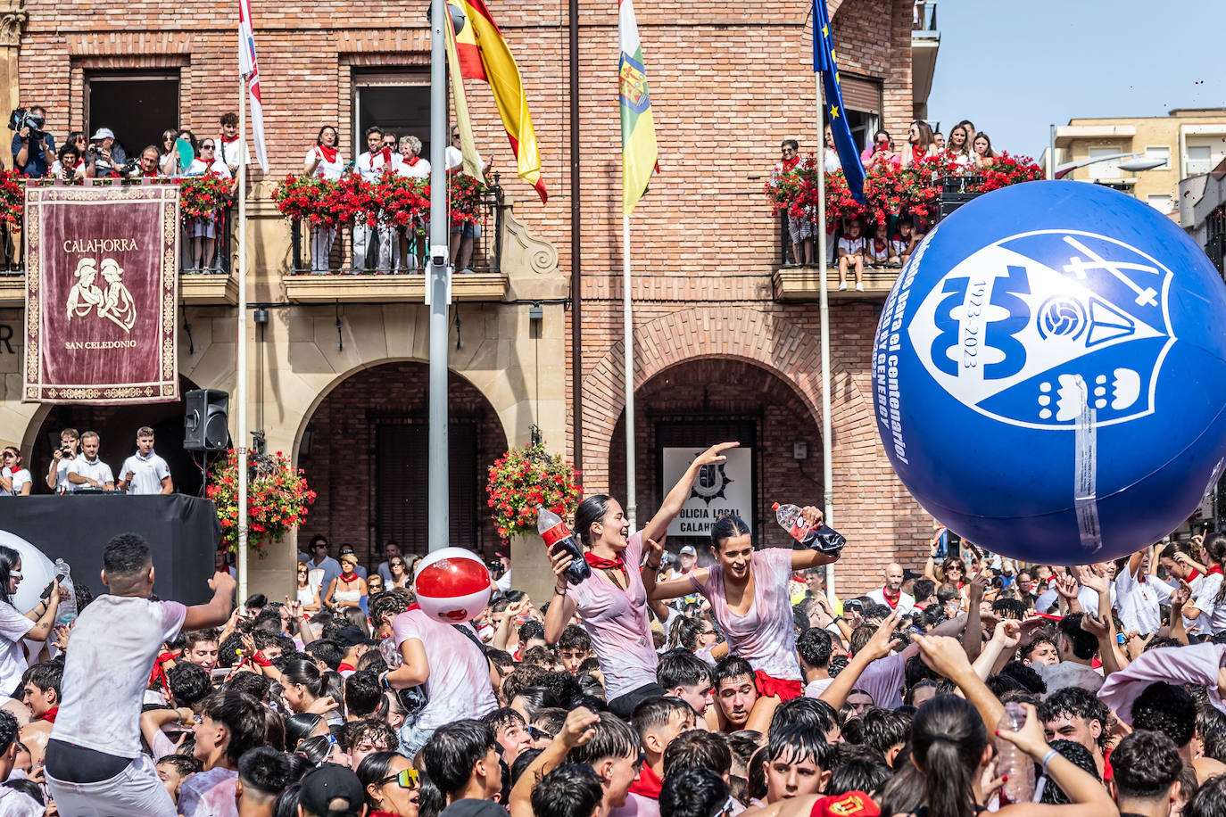 Chupinazo y carrozas: las primeras imágenes de Calahorra en fiestas
