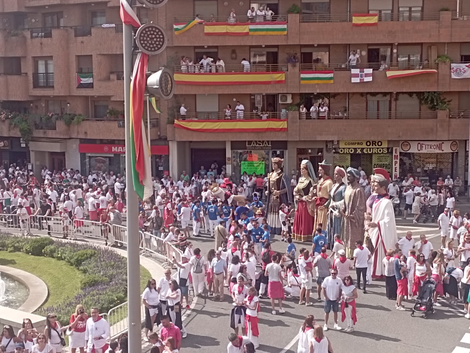 Chupinazo y carrozas: las primeras imágenes de Calahorra en fiestas