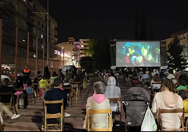 Imagen del 'Cine de verano' en el barrio de La Paz en 2021.