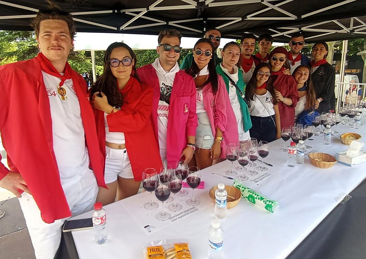 Imagen secundaria 1 - El mejor brebaje de las fiestas es azul