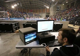 Retransmisión de un partido de Champions en el Palacio de los Deportes.