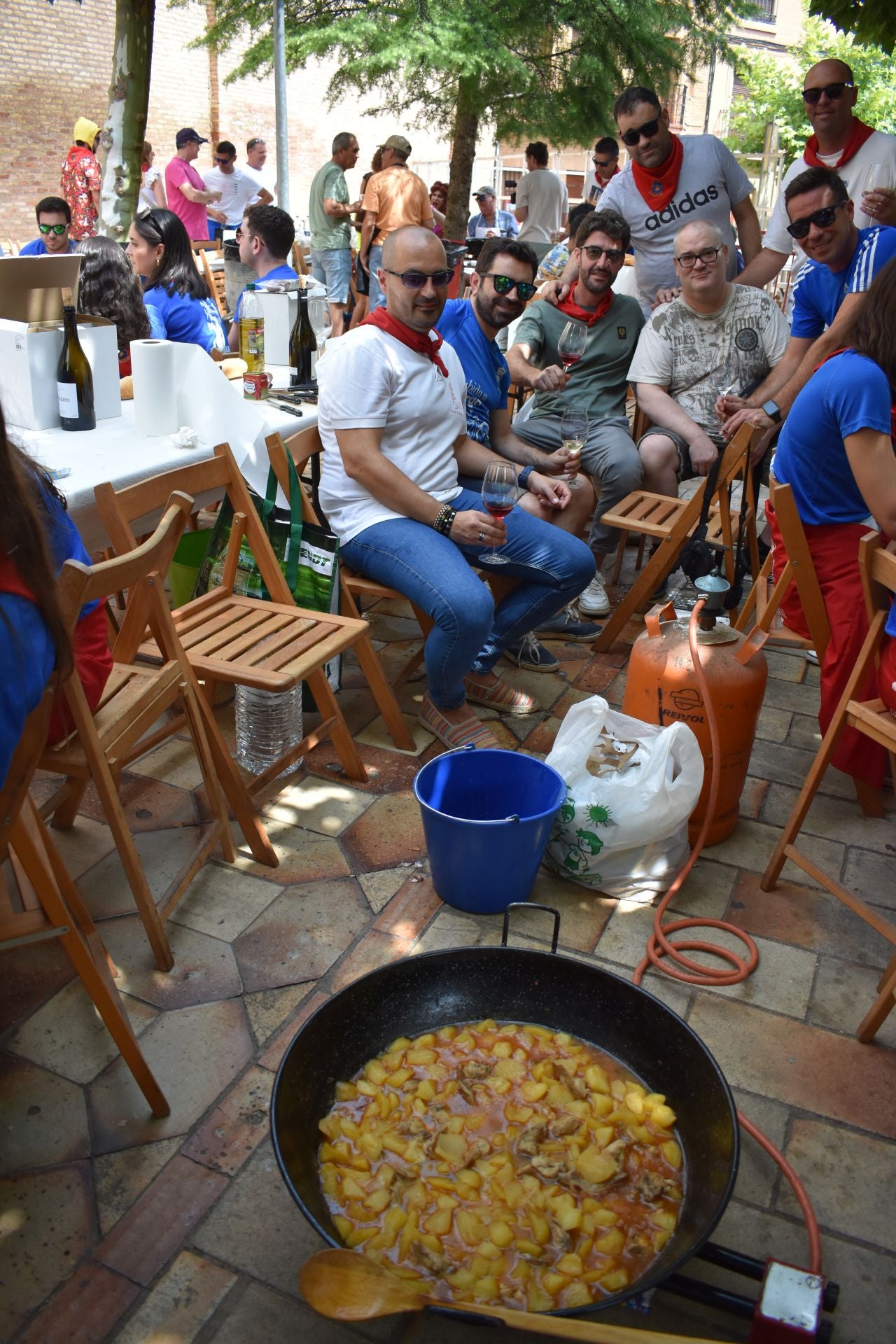 El concurso de calderillos de Aldeanueva reúne a veintidos cuadrillas