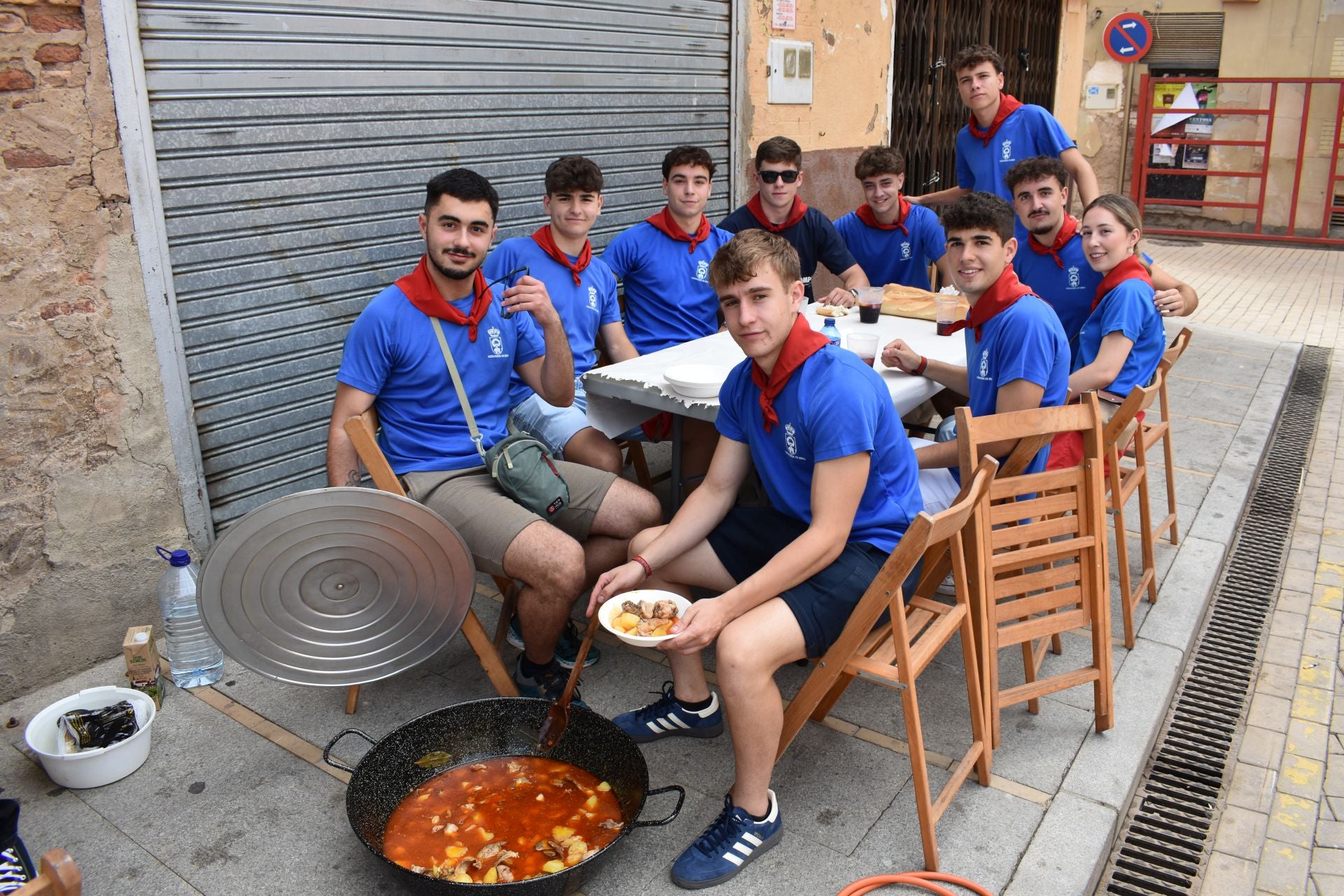 El concurso de calderillos de Aldeanueva reúne a veintidos cuadrillas
