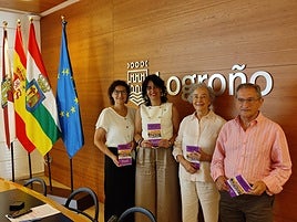 Berny Angulo, Patricia Sainz, Elvira Mendoza y Alfonso Ruiz en la sala de prensa del ayuntamiento
