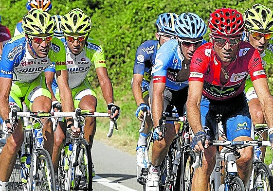 Alejandro Valverde, en la etapa de Valdezcaray de 2012, cuando llegó como líder pero acabó perdiendo el maillot rojo.