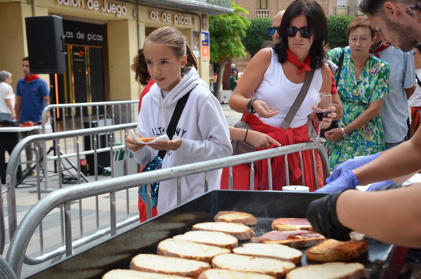 Las imágenes de las degustaciones, brindis y vacas en las fiestas de Calahorra