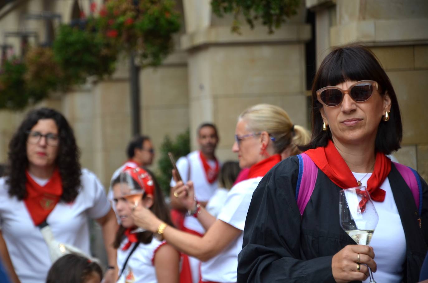 Las imágenes de las degustaciones, brindis y vacas en las fiestas de Calahorra