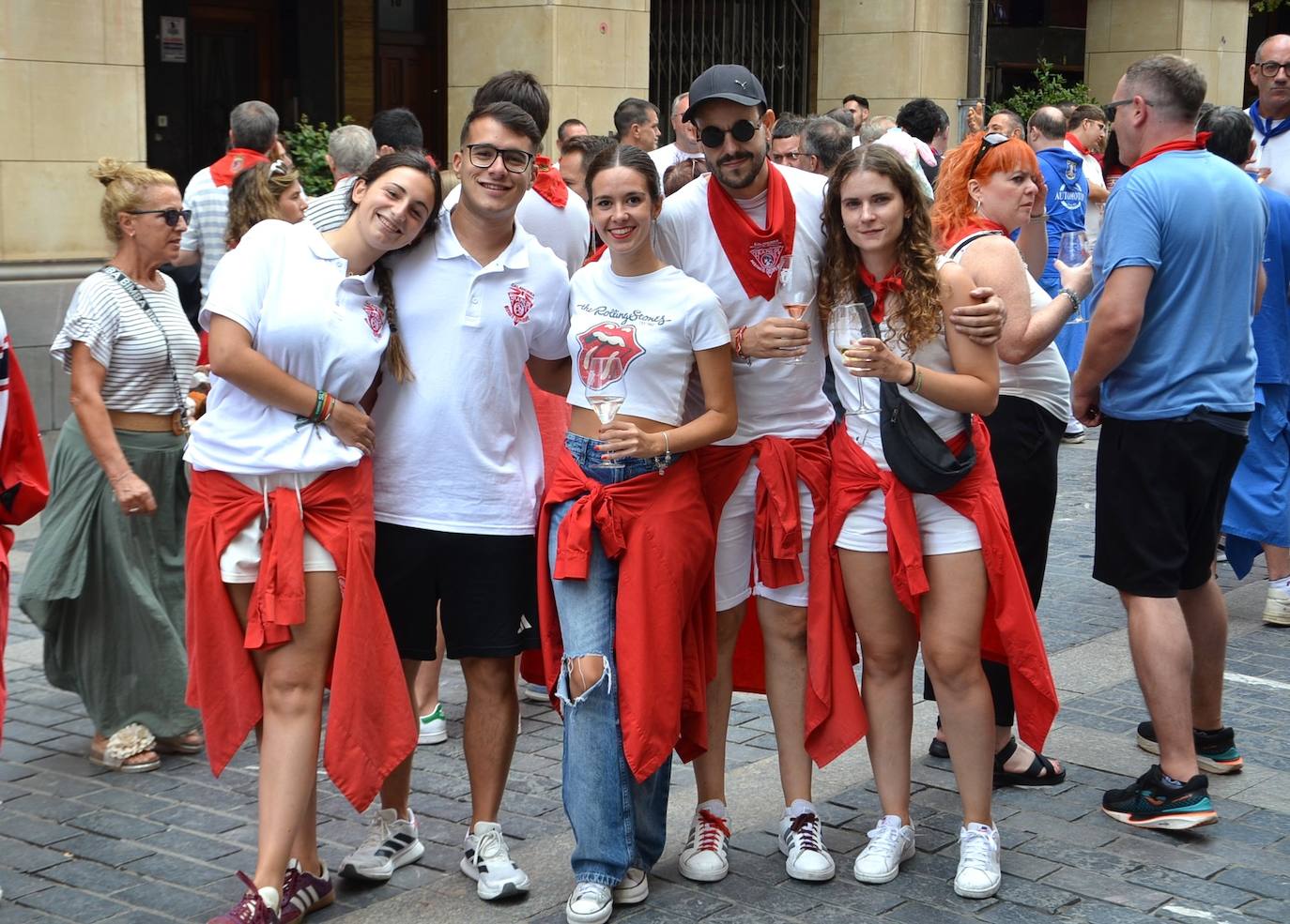 Las imágenes de las degustaciones, brindis y vacas en las fiestas de Calahorra