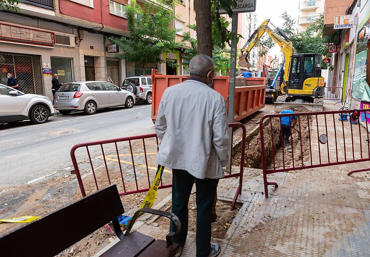 Uno de los pasados reventones de la calle Lardero que han obligado a la Administración local a actuar.