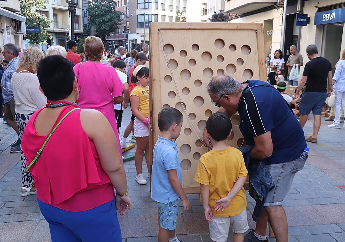 Tarde de juegos en Fliparnedo