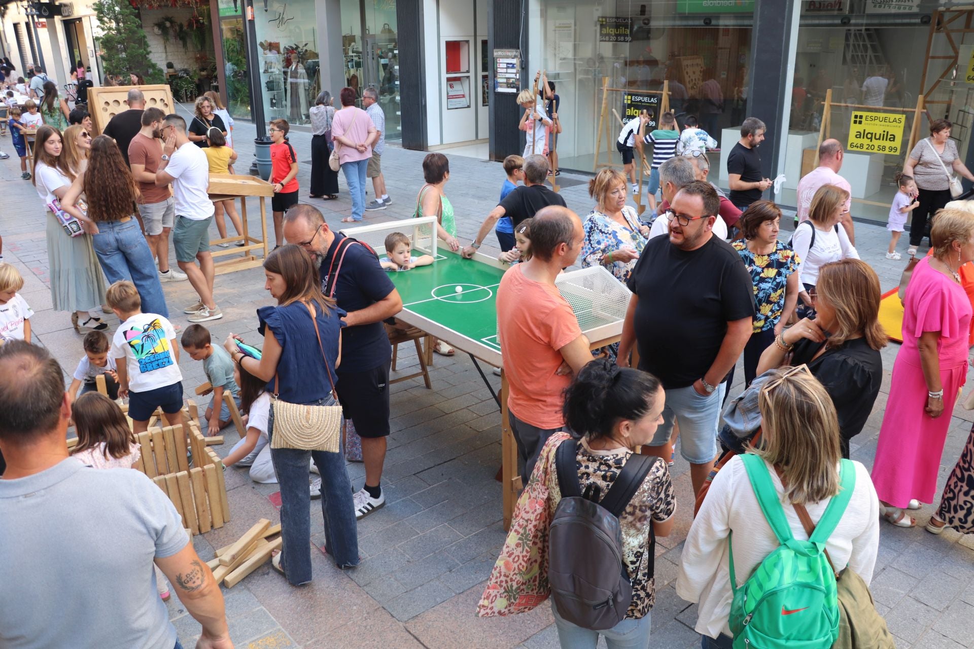 Tarde de juegos en Fliparnedo