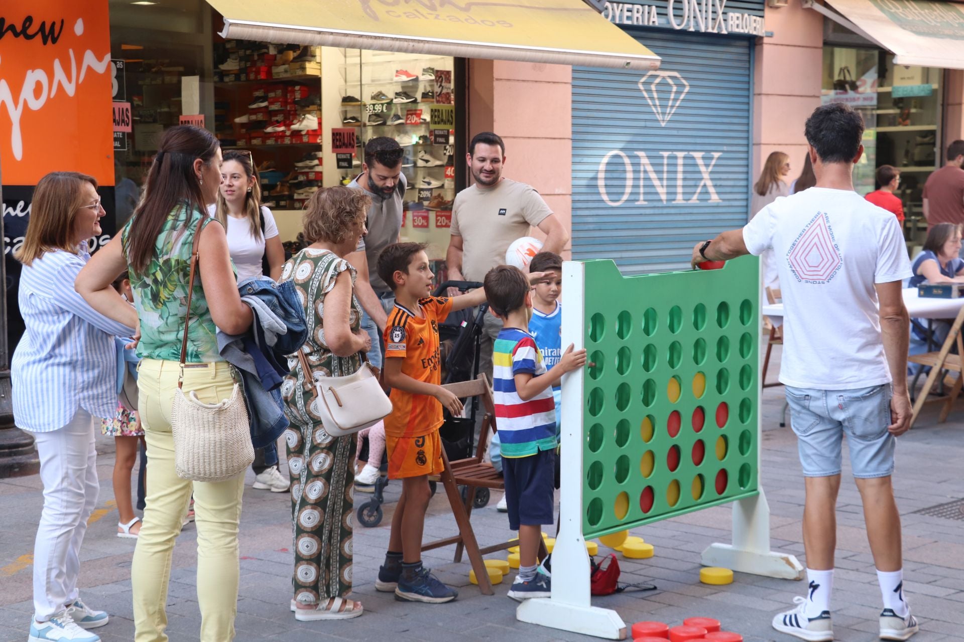 Tarde de juegos en Fliparnedo