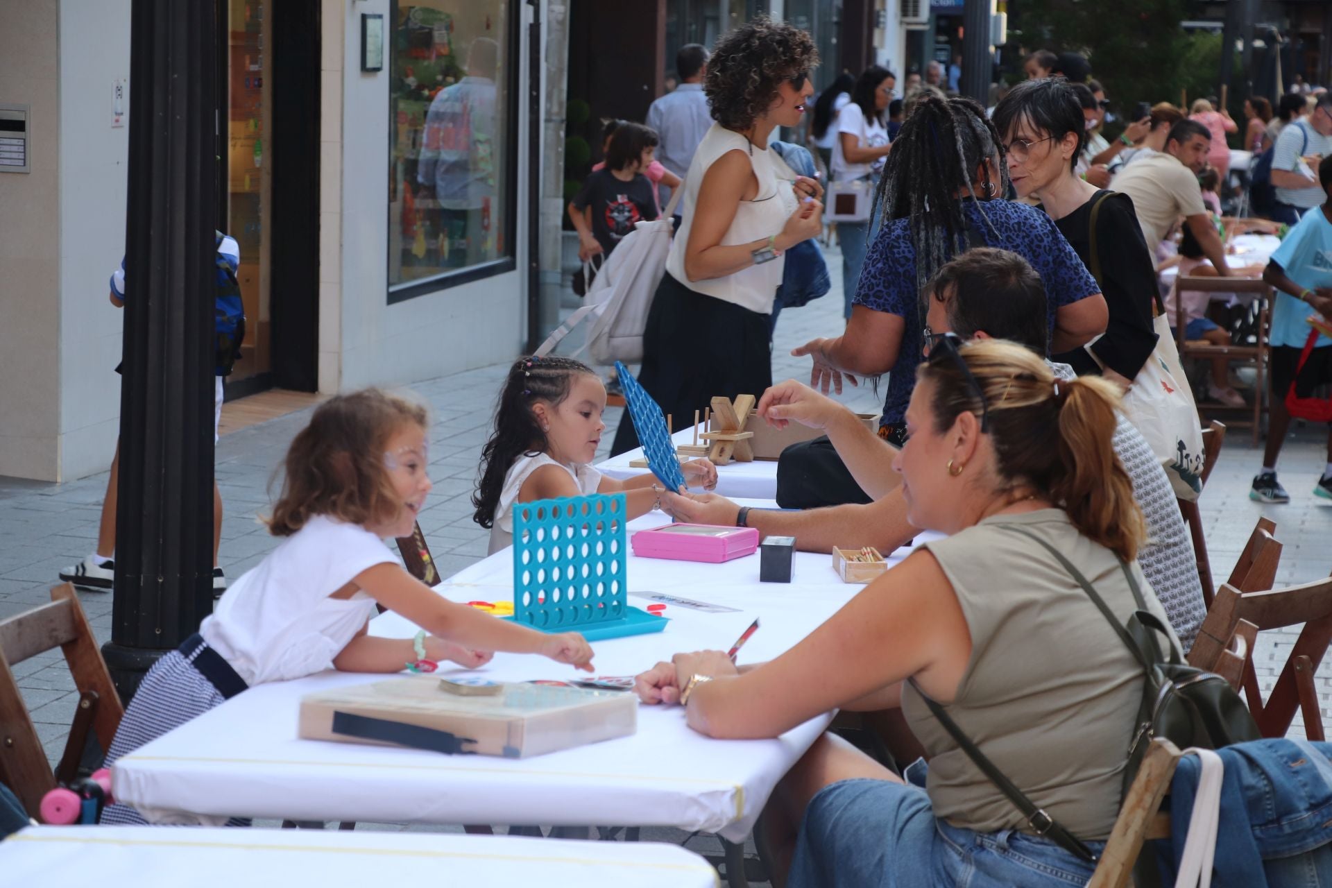 Tarde de juegos en Fliparnedo