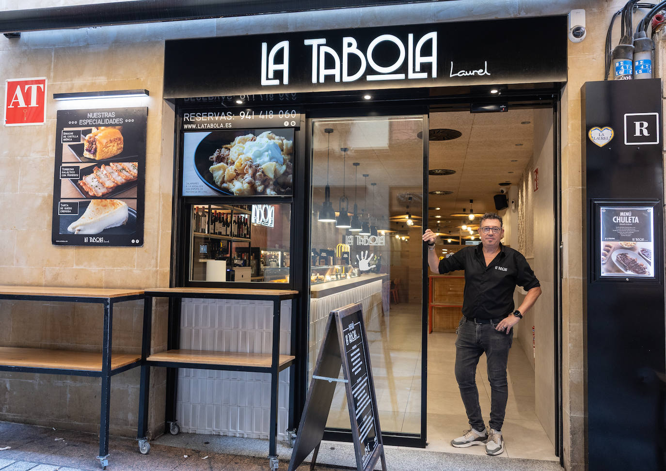 Riojanos y visitantes no quieren perderse los pinchos de La Laurel