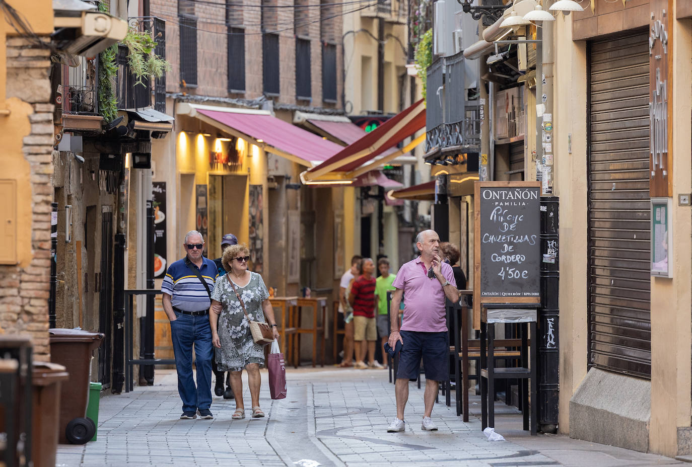 Riojanos y visitantes no quieren perderse los pinchos de La Laurel