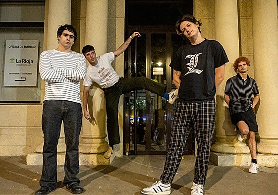 La banda Carolina Durante posando ante la cámara