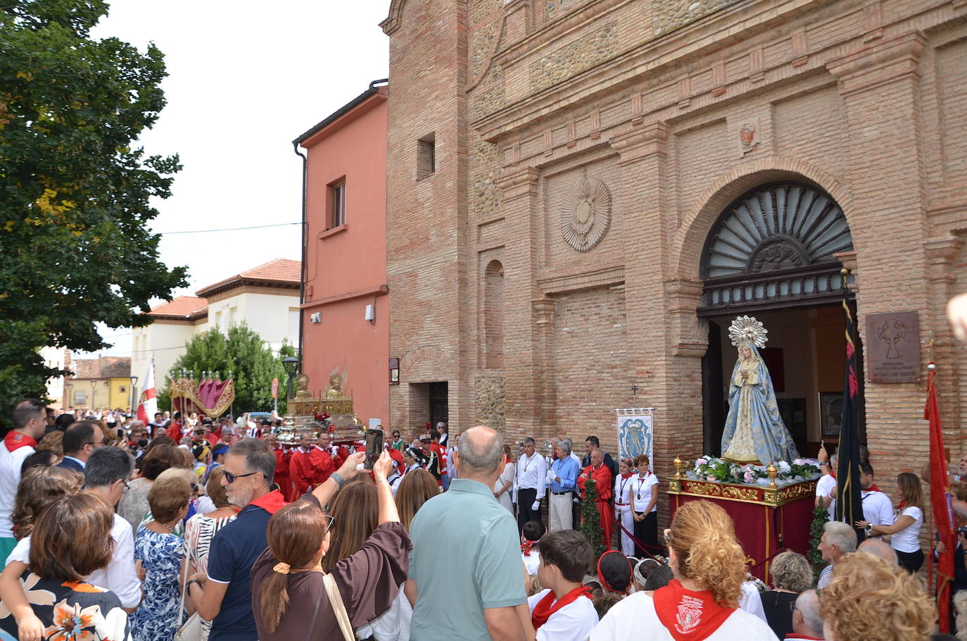 Calahorra despide las fiestas con una procesión a sus patronos