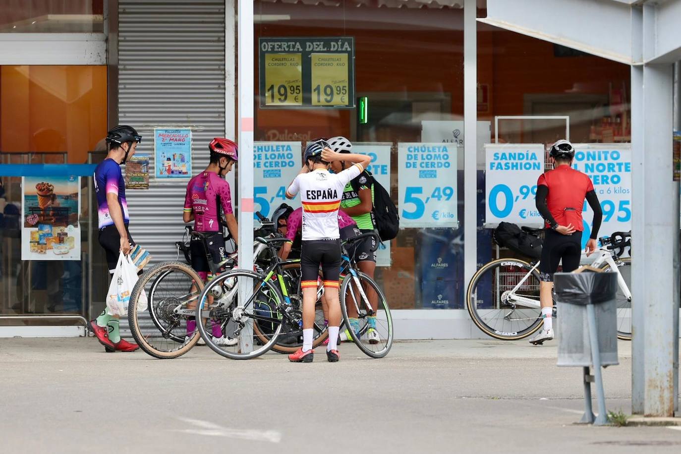Las imágenes del ambiente festivo por La Vuelta en Ezcaray