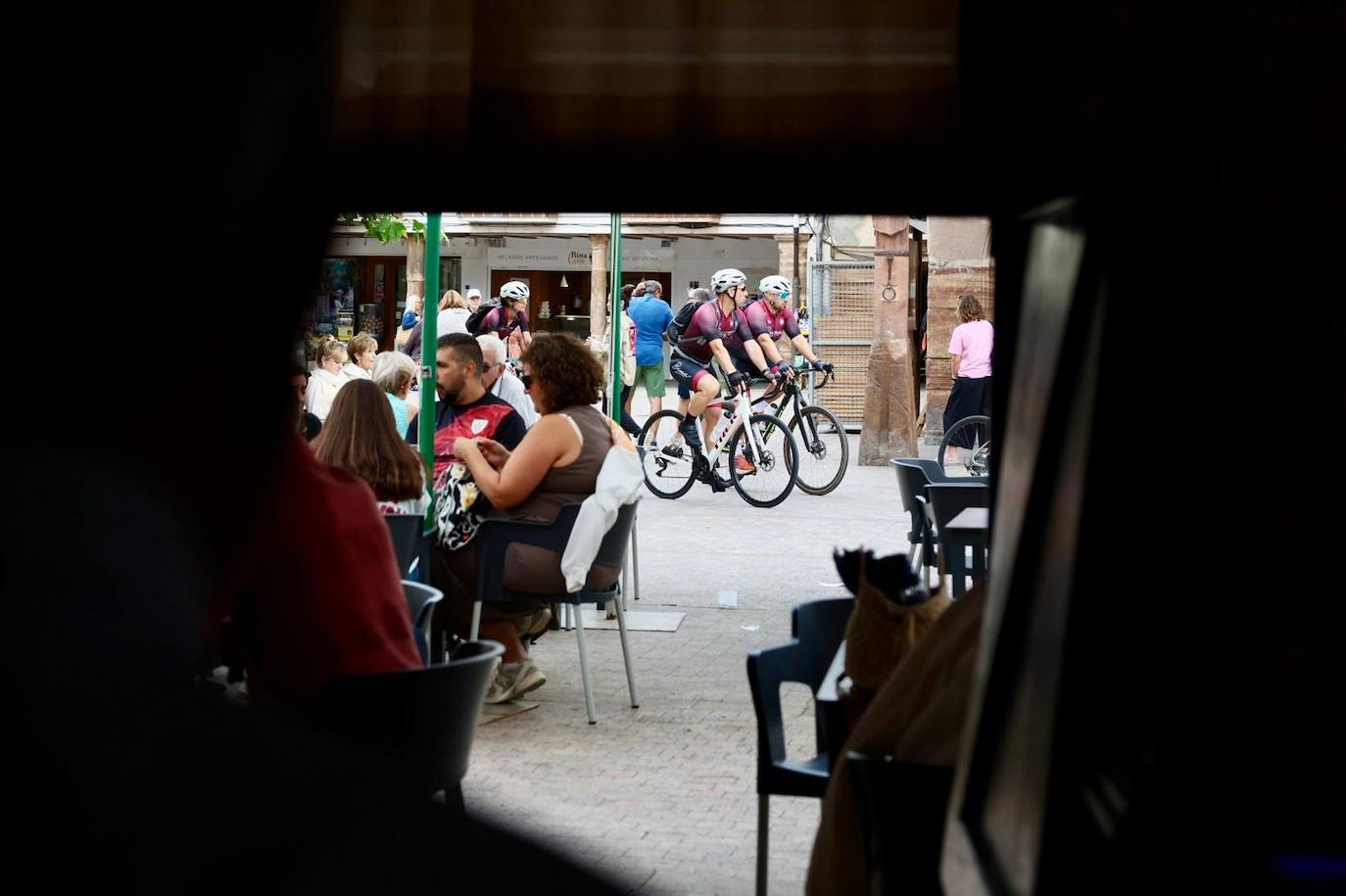 Las imágenes del ambiente festivo por La Vuelta en Ezcaray