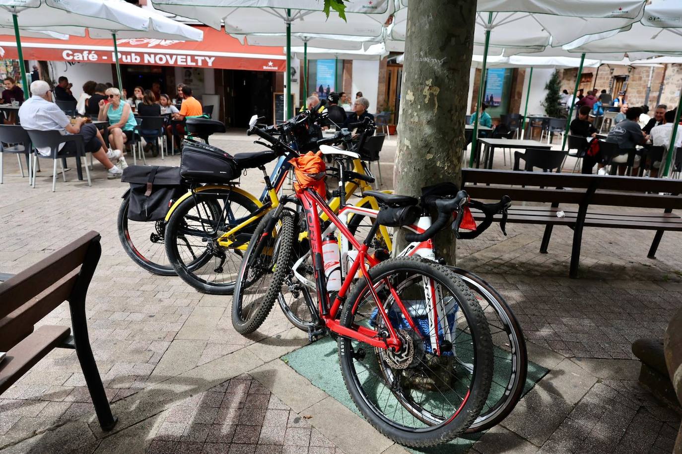 Las imágenes del ambiente festivo por La Vuelta en Ezcaray