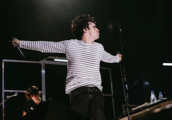 Diego Ibáñez, cantante de Carolina Durante, durante el concierto de la banda en el Muwi.