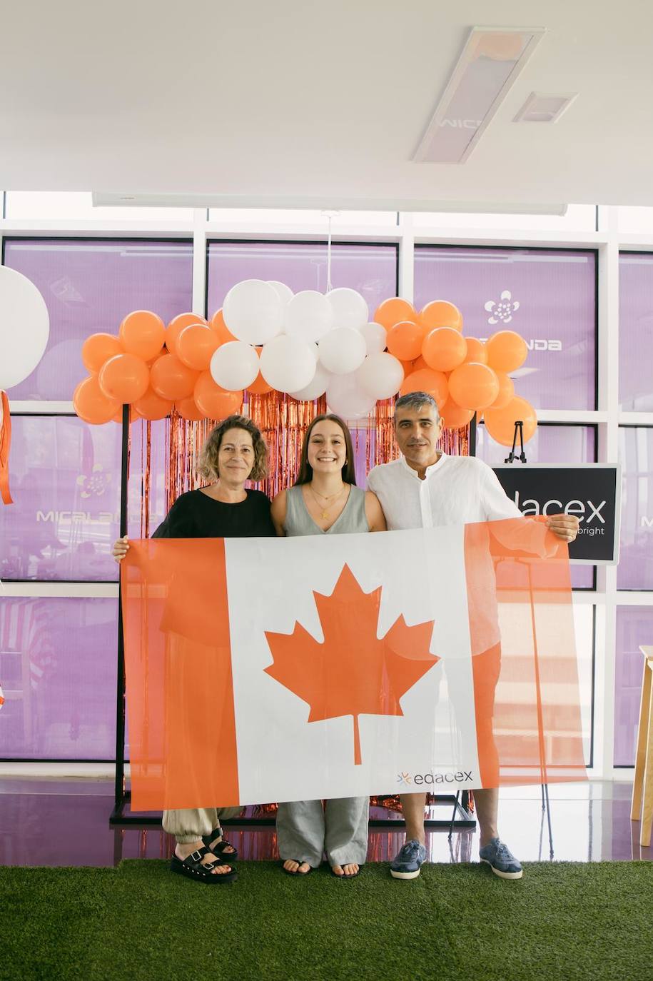 Las imágenes de los jóvenes que estudiarán en Canadá o Europa este año