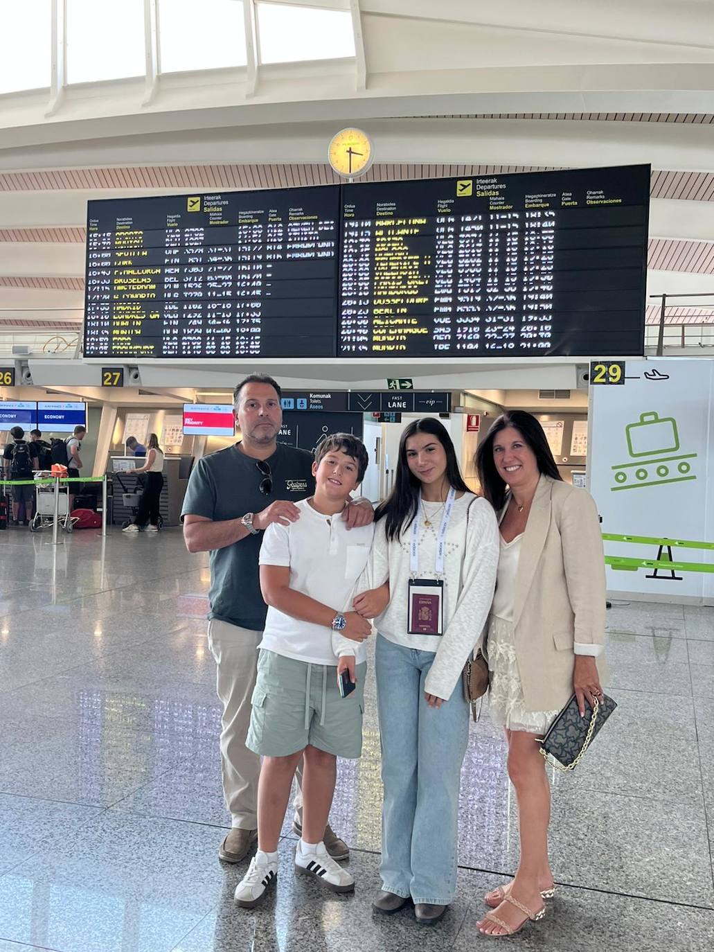 Las imágenes de los jóvenes que estudiarán en Canadá o Europa este año