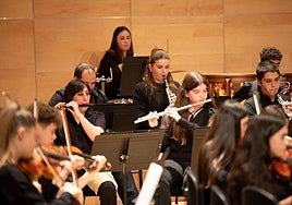 Alumnos del Conservatorio de Música Eliseo Pinedo.