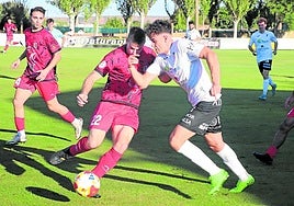 Burusco busca irse por la banda izquierda el pasado sábado ante la defensa de la Oyonesa en la final autonómica de la Copa Federación.