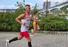 Esther Rodríguez y Pedro Trapero durante la carrera.