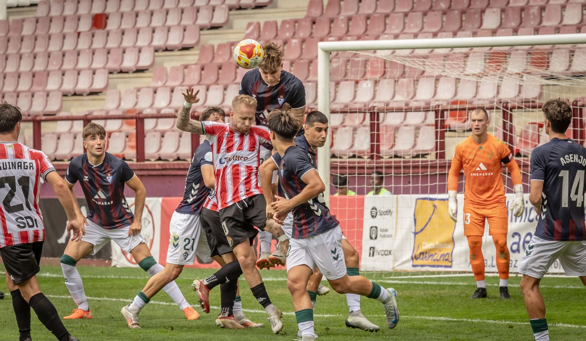La SDL gana al Eibar en Las Gaunas