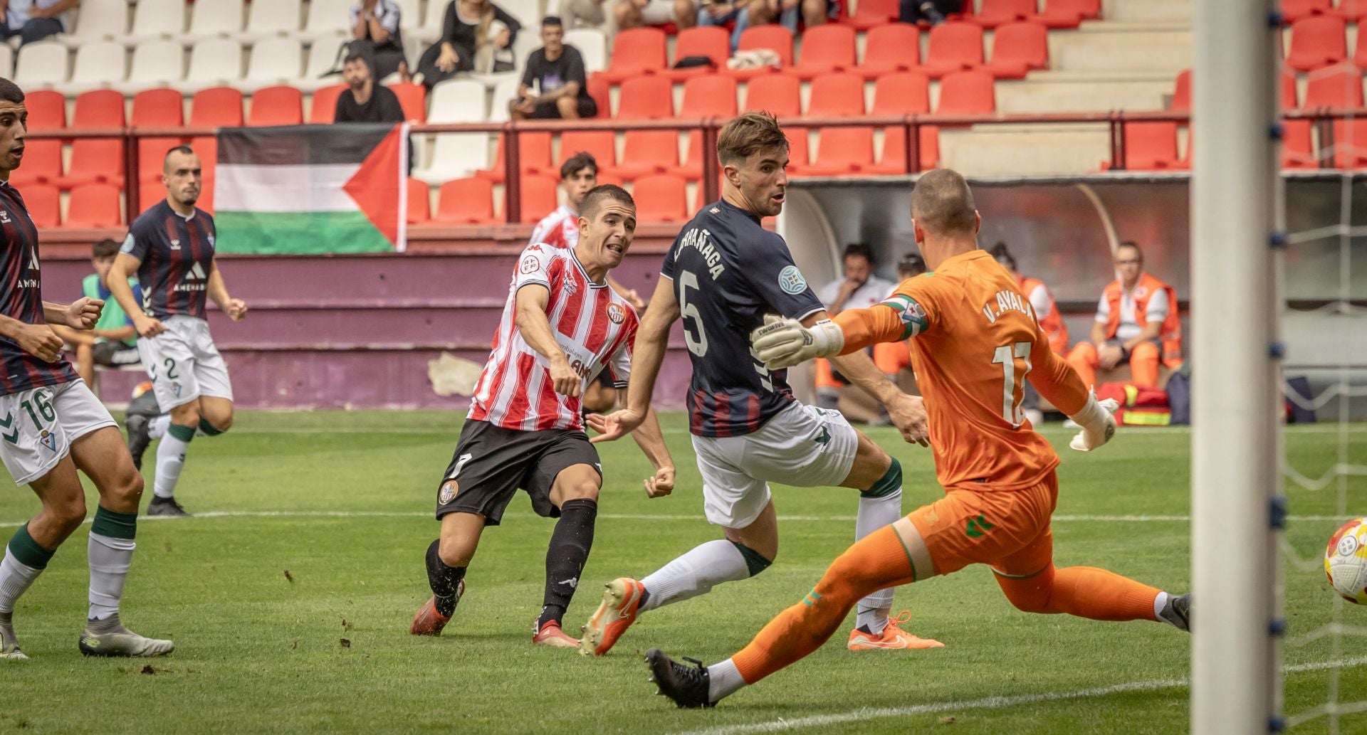 La SDL gana al Eibar en Las Gaunas