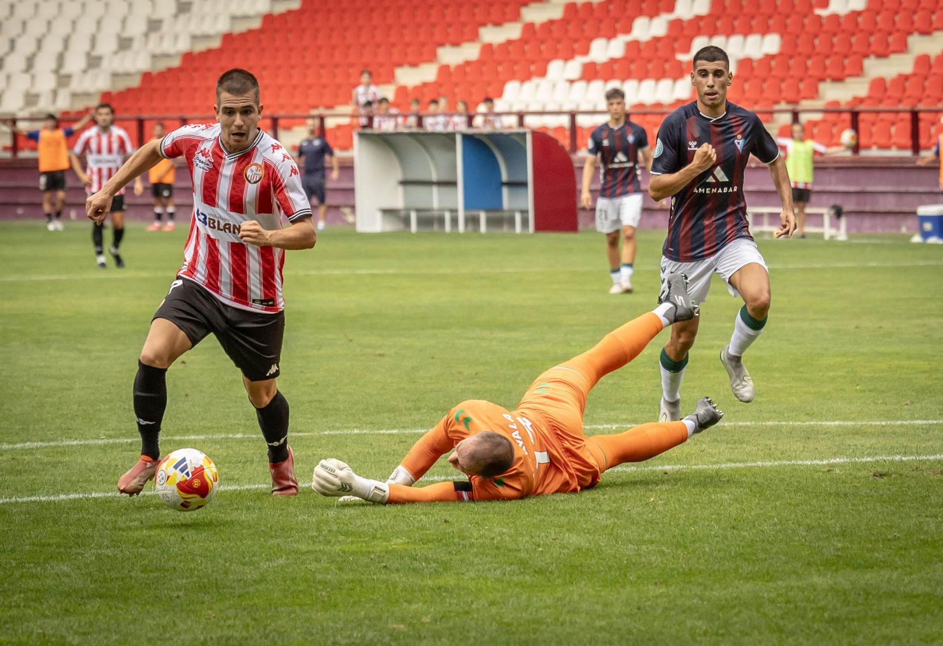La SDL gana al Eibar en Las Gaunas