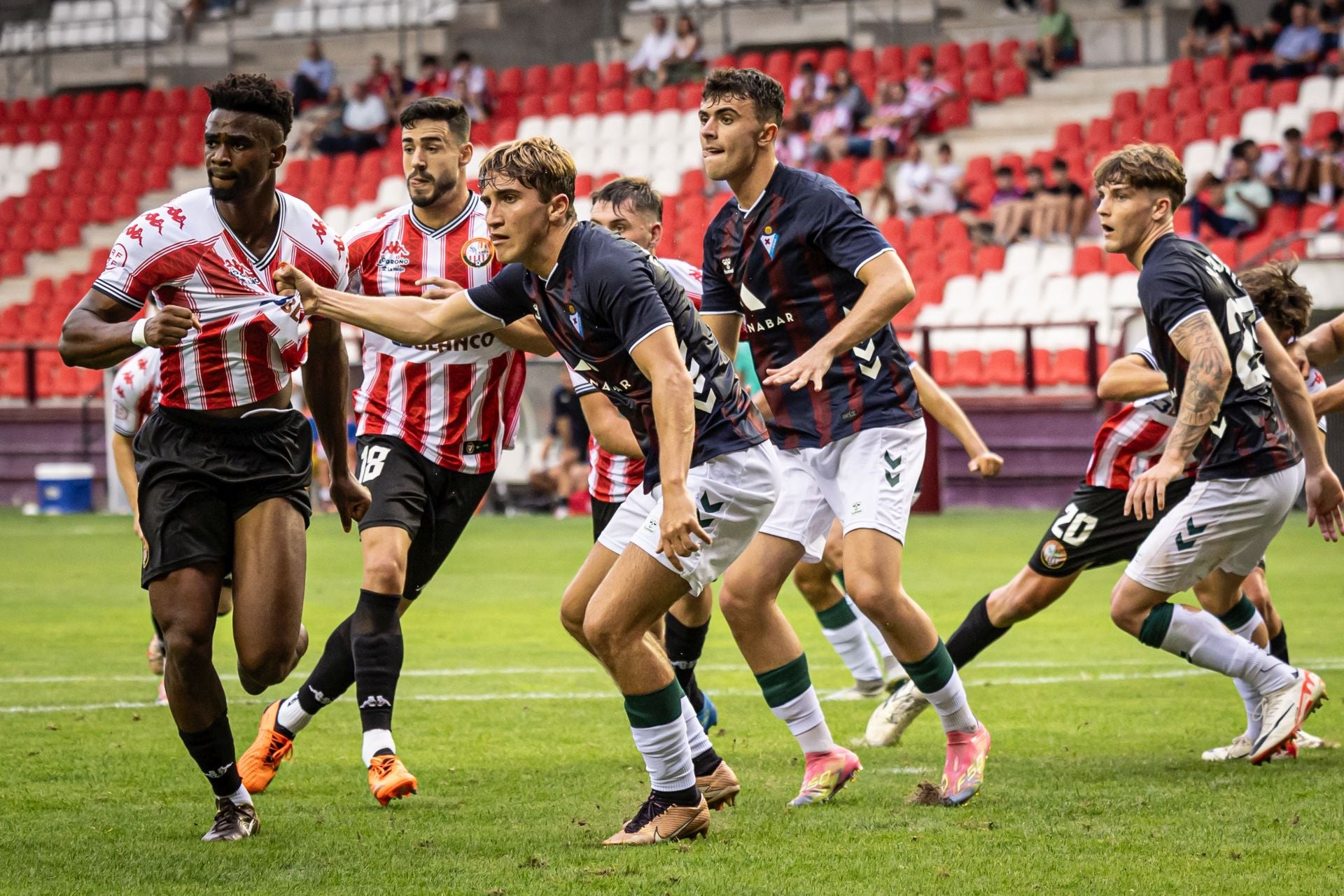 La SDL gana al Eibar en Las Gaunas