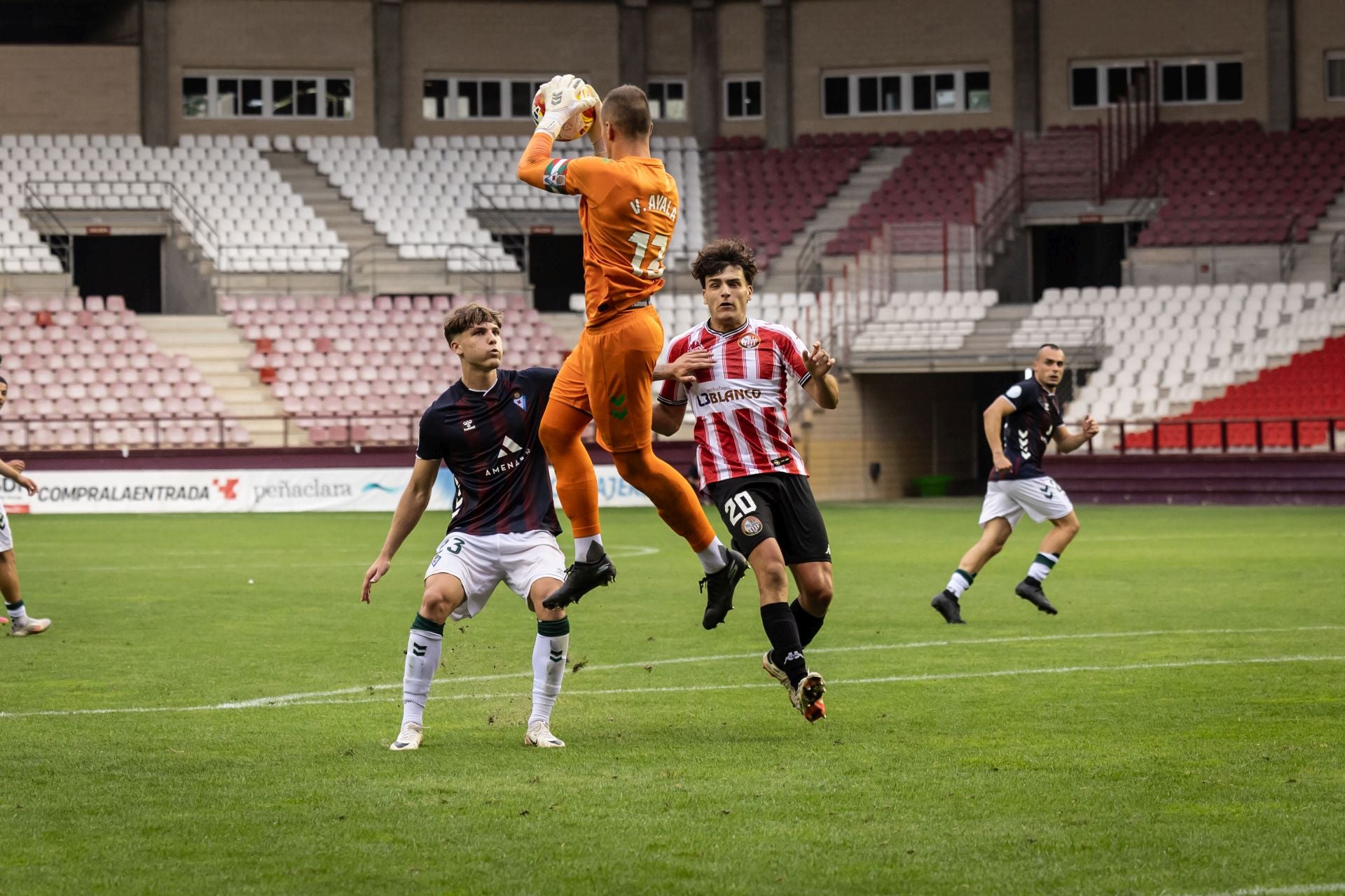 La SDL gana al Eibar en Las Gaunas