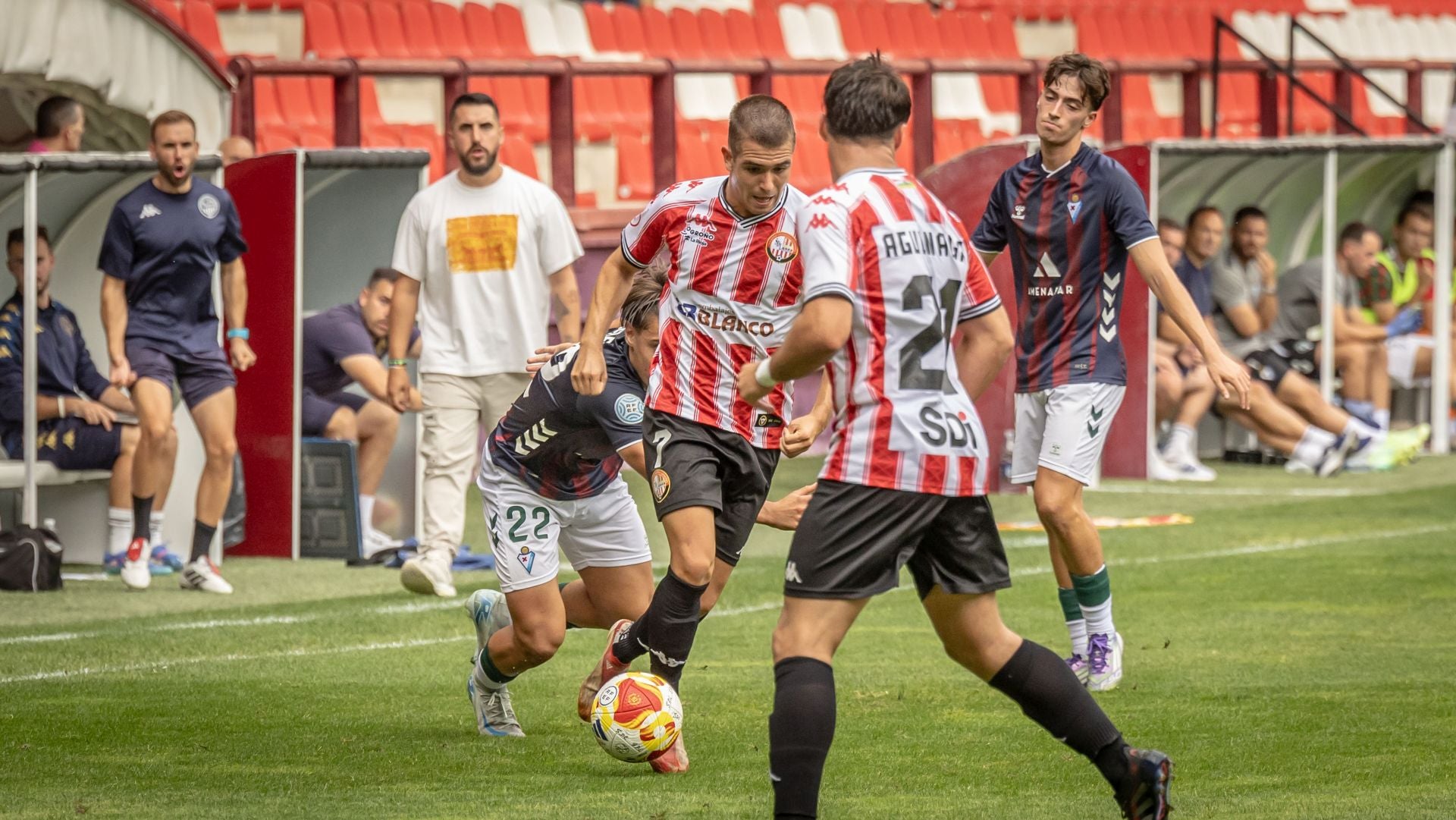 La SDL gana al Eibar en Las Gaunas