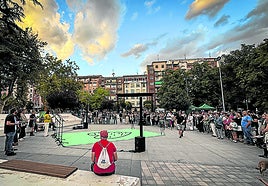 Acto celebrado este miércoles en el parque Gallarza en el que se encendieron velas en recuerdo de las personas fallecidas por suicidios.