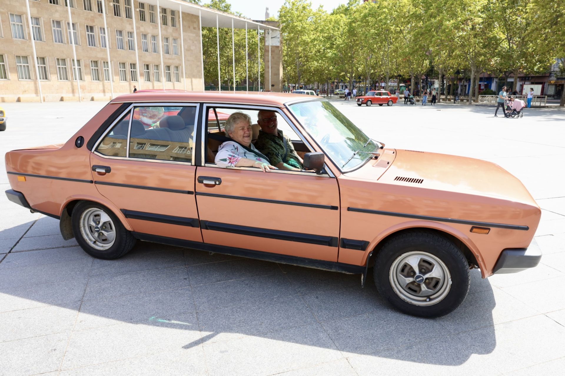 Las imágenes de la concentración de coches Seat de otra época en Logroño