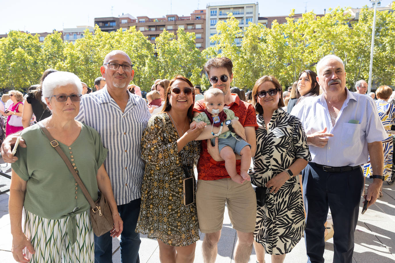 Las imágenes de la imposición de los pañuelos de San Mateo a los bebés