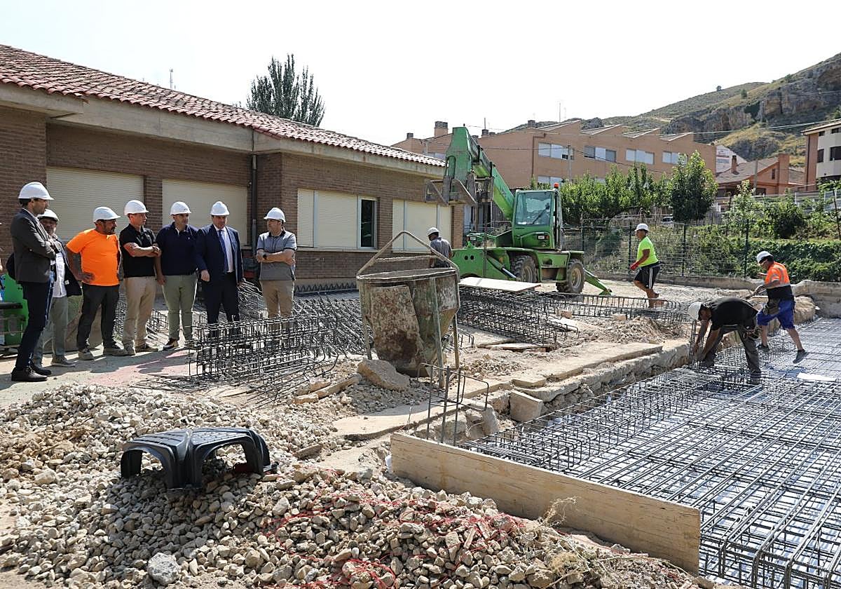 Visita del consejero de Educación Alberto Galiana a las obras de la escuela infantil.